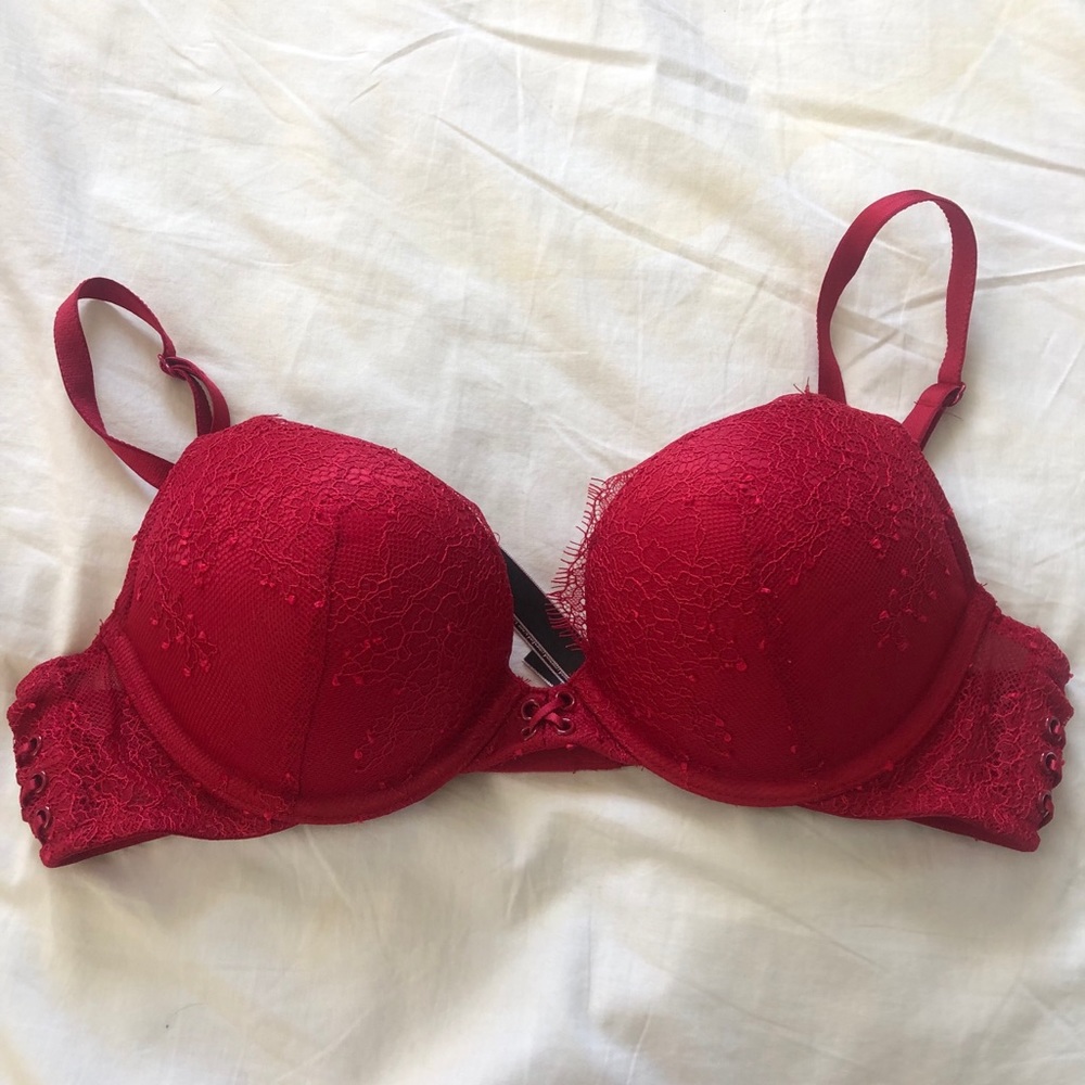Victoria’s Secret bombshell bra!